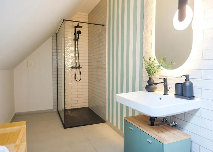 Pipacs Es Buborek בלטונודבארי