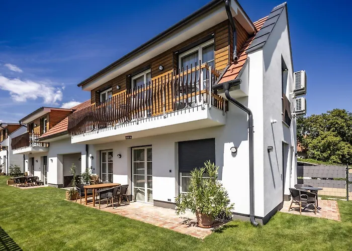 Pipacs Es Buborek * בלטונודבארי