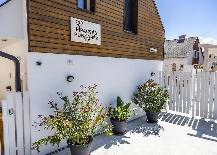 Apartament Pipacs Es Buborek *