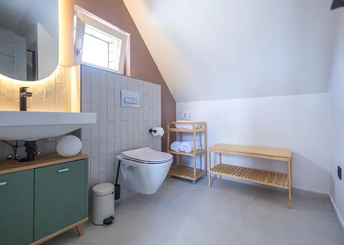 Pipacs Es Buborek * בלטונודבארי